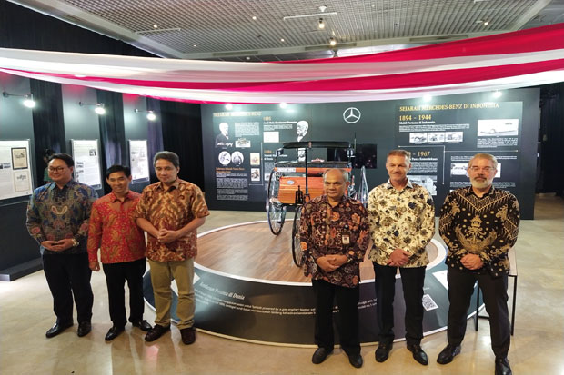 Mercedes-Benz Pajang...