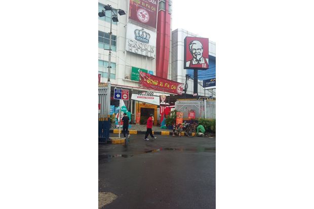 Ditutup Permanen, Manajemen...