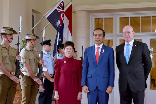 Presiden Jokowi Disambut...