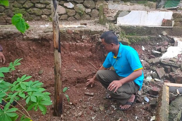 Diguyur Hujan Lebat,...
