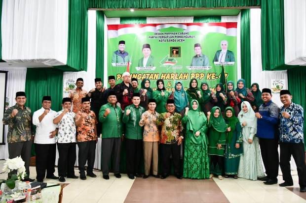Anggota DPR RI Puji...