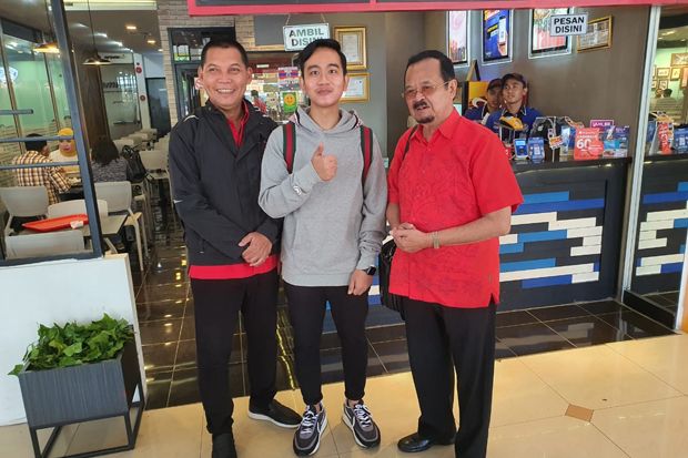 Bareng Purnomo, Gibran...