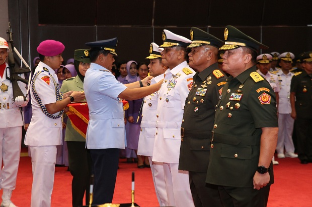 Panglima TNI Pimpin...