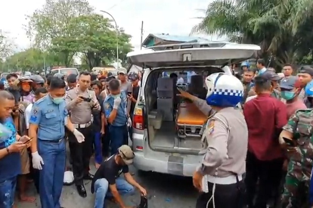 Anggota TNI Tewas Ditabrak...