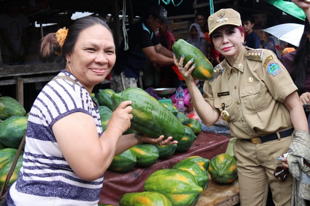 Blusukan ke Pasar Jengki,...