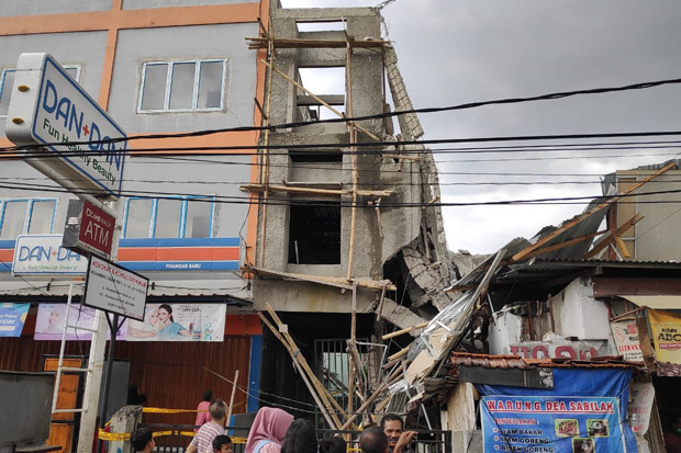 Polisi Duga Bangunan...