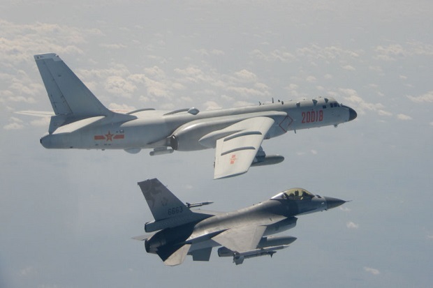 Taiwan: Bomber H-6 China...