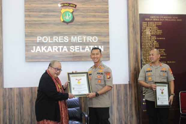 Ungkap Kasus Koboi Kemang,...