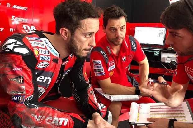 Tangan dan Leher Dovizioso...
