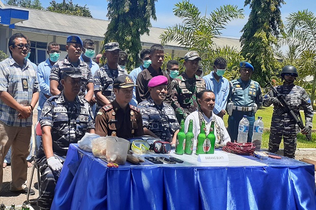 TNI AL Amankan 10 Nelayan...