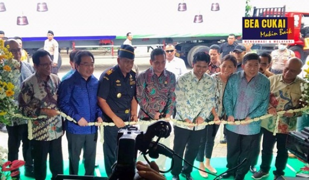Bea Cukai bersama Menteri...