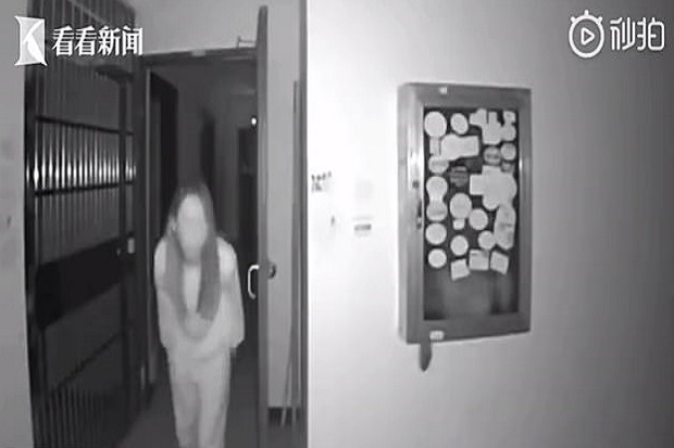 Wanita Wuhan Sengaja...