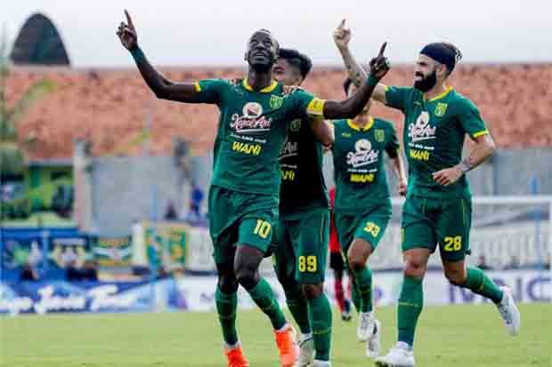 Permalukan MU, Persebaya...