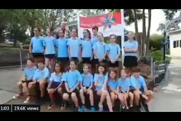 Siswa Australia Nyanyi...