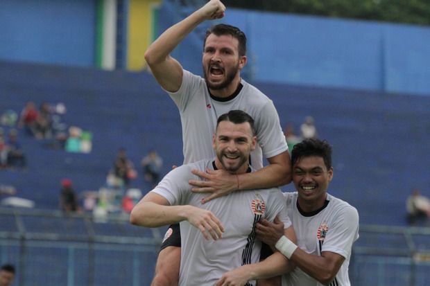 Imbang Kontra Arema,...