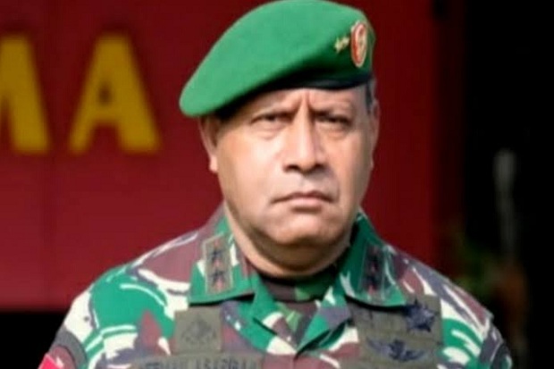 12 Jenazah Korban Heli...