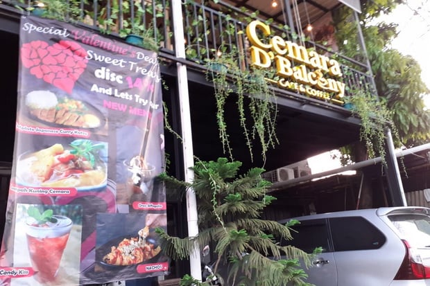 Nongkrong di Cemara...