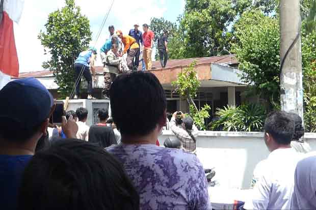 Diduga Tak Kuat Panas,...
