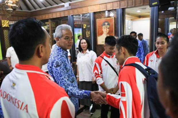 Ganjar Usulkan Warga...