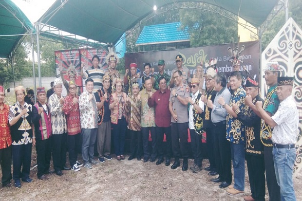 Warga Dayak Minta Tokoh...