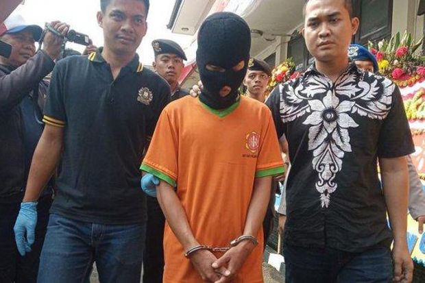 Debt Collector Sadis...
