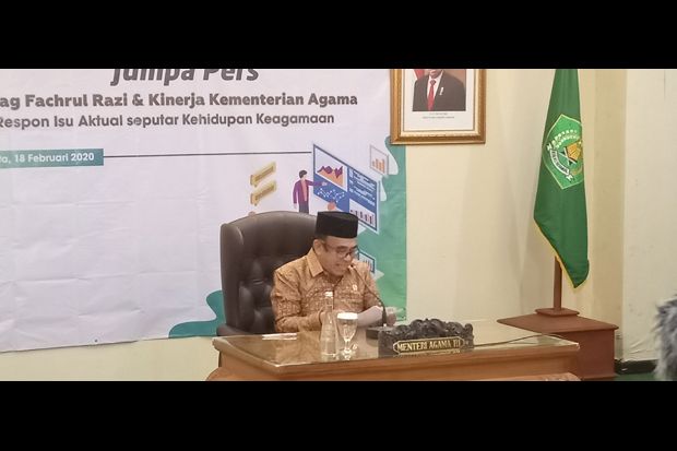 Lewat Tradisi Baru,...