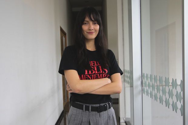 Berbeda dengan Gadis,...