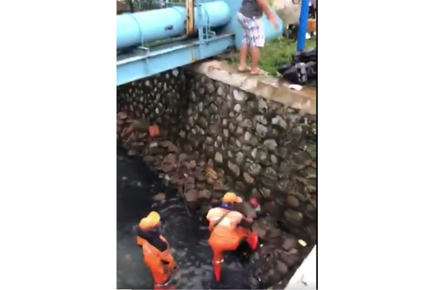 Nyemplung ke Saluran...