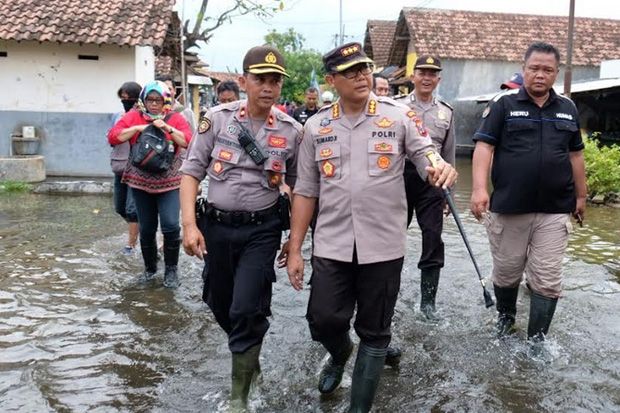 Tinjau Banjir, Kapolresta...