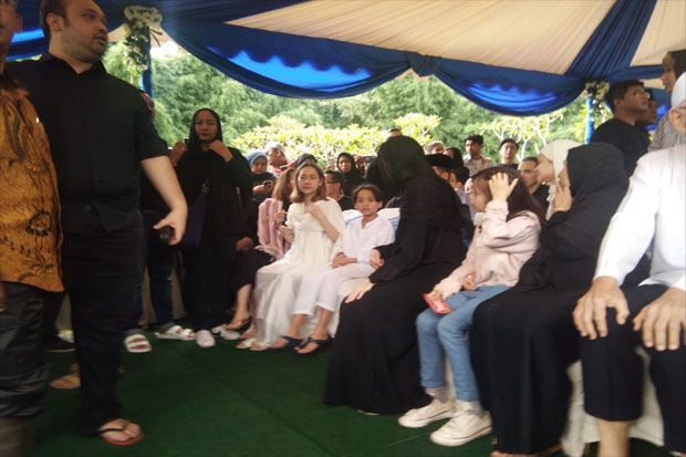 Suasana Haru Iringi...