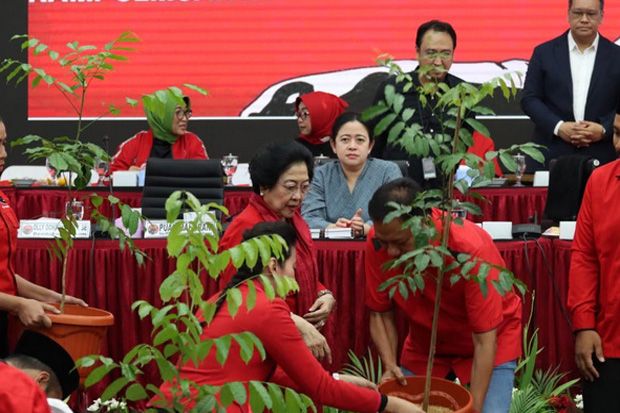 Serahkan Bibit Pohon,...