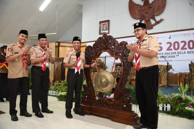 Menpora: Pramuka Harus...