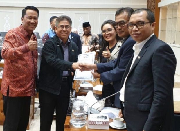 Ingin Kejelasan Nasib...