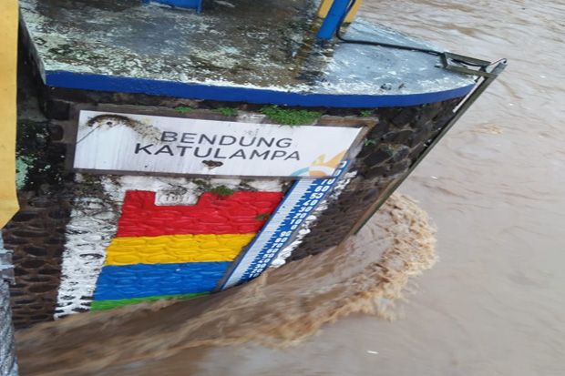Hujan Diprediksi Terus...