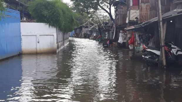 Jalan Manyar Terendam,...