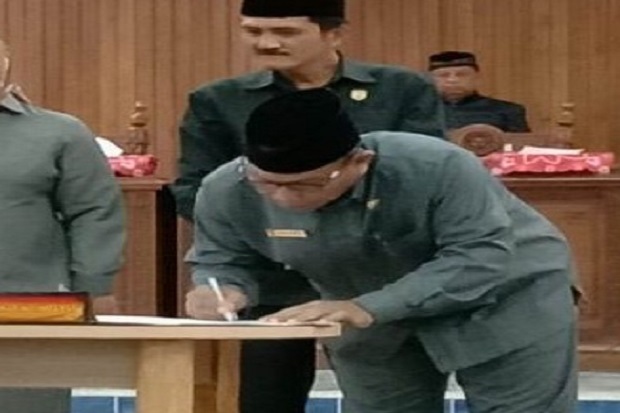DPRD Kobar Sahkan 4...