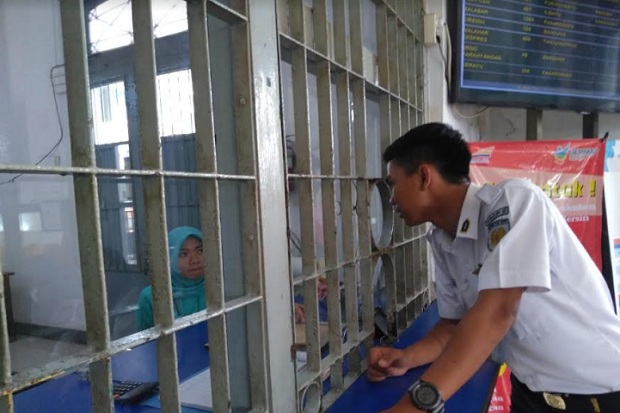 Stasiun KA Purwakarta...