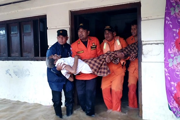 Sungai Kesambi Meluap,...