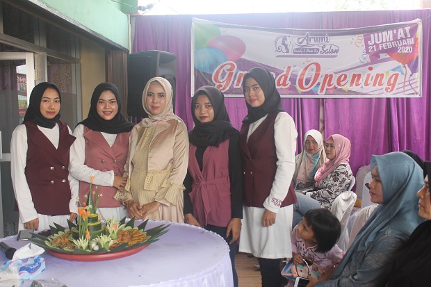 Arumi, Salon Khusus...