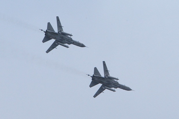 Jet-jet Tempur Su-24...