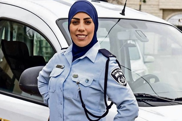 Mengenal Sabrina Saadi,...