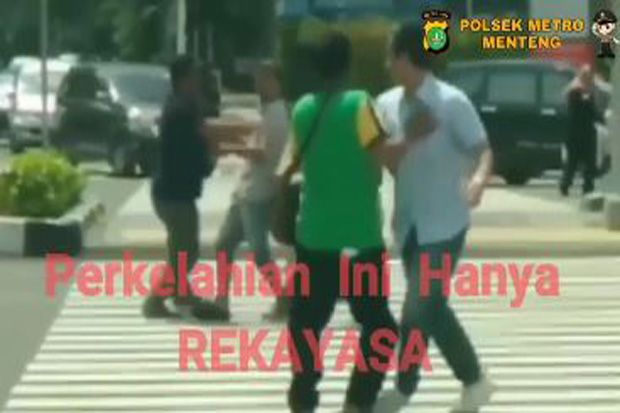 Video Hoaks Perkelahian...