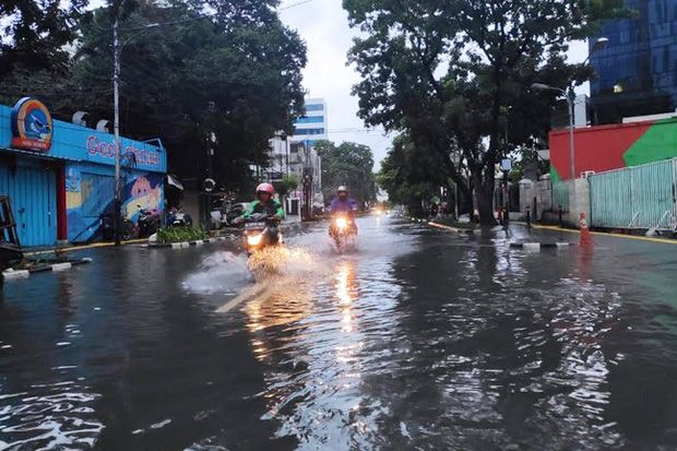 Hujan Deras, 55 RW di...