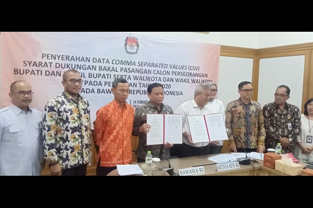 KPU Serahkan Data Bakal...