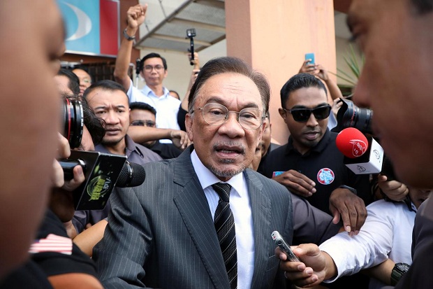 Anwar: Mahathir Tak...