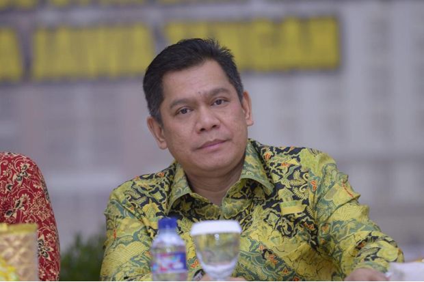Adies Kadir Serukan...