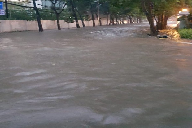 Terendam Banjir, Arus...