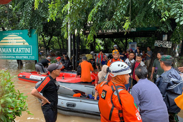 Banjir Bekasi, Ratusan...