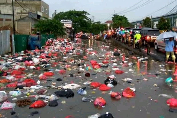 Banjir, Sampah Mengambang...