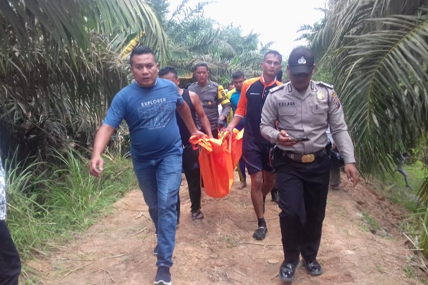 Bocah yang Hanyut Saat...